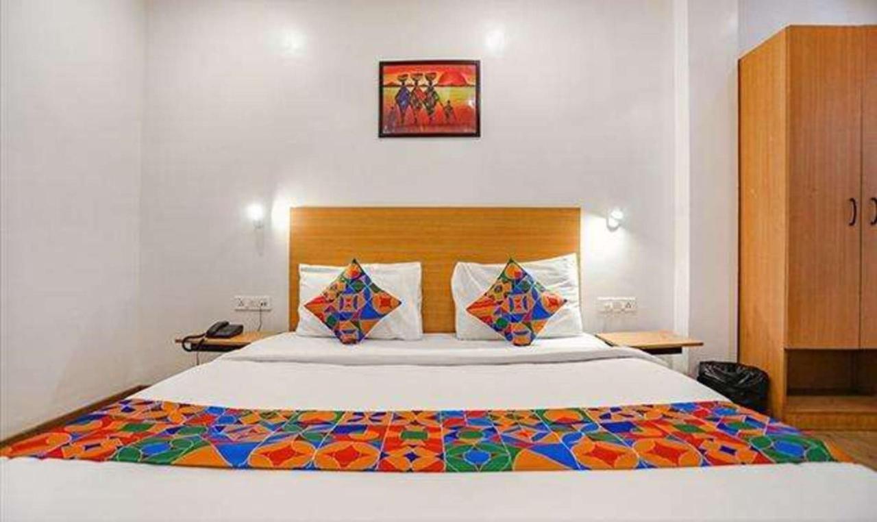 Hotel Yellow Chilli Britannia Chowk Nowe Delhi Zewnętrze zdjęcie