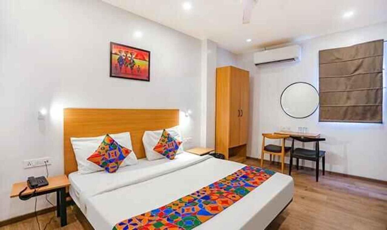 Hotel Yellow Chilli Britannia Chowk Nowe Delhi Zewnętrze zdjęcie