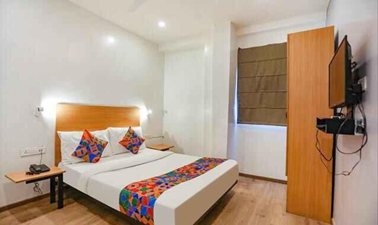 Hotel Yellow Chilli Britannia Chowk Nowe Delhi Zewnętrze zdjęcie