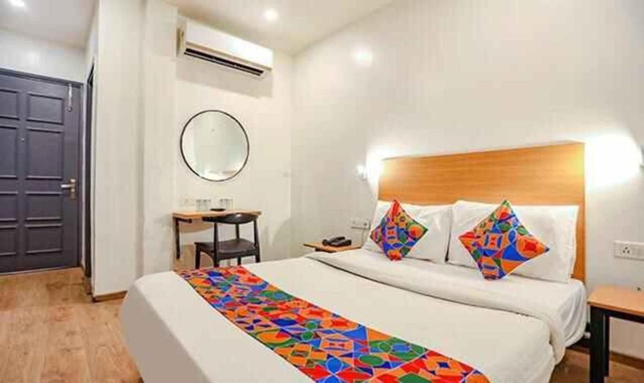Hotel Yellow Chilli Britannia Chowk Nowe Delhi Zewnętrze zdjęcie