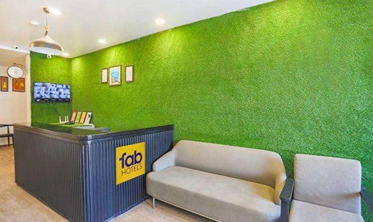 Hotel Yellow Chilli Britannia Chowk Nowe Delhi Zewnętrze zdjęcie